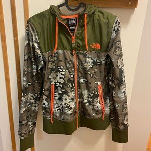 Cute North Face coral and camo wind jacket